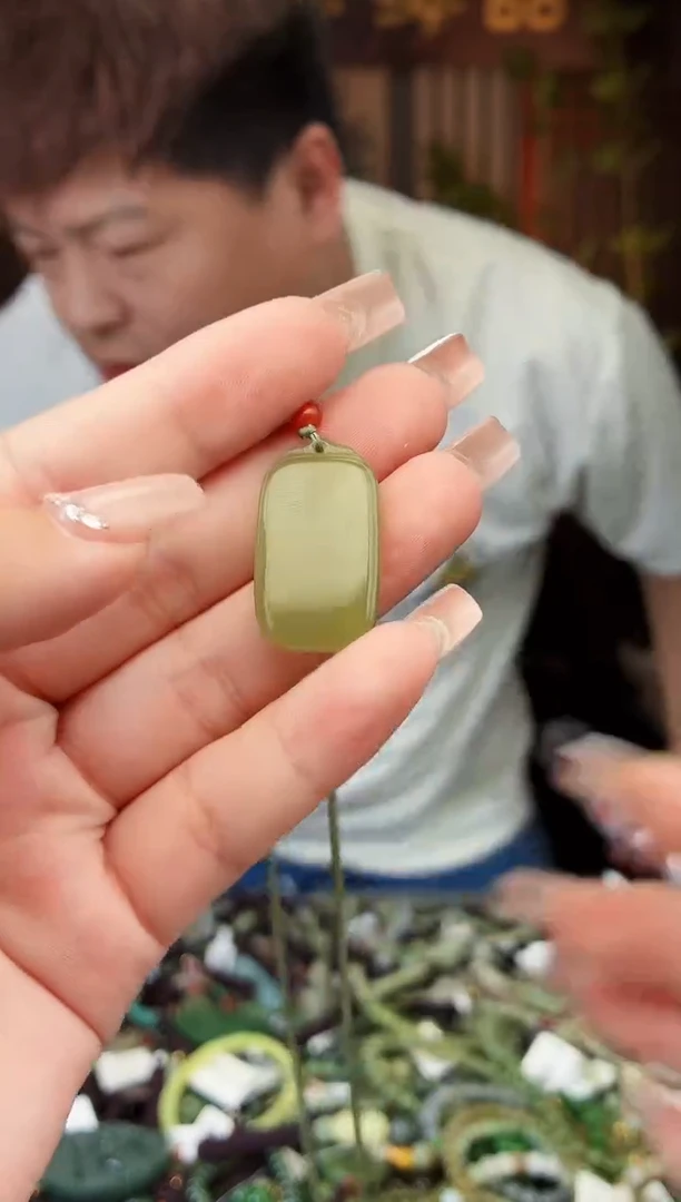 和田玉未镶嵌颈饰拍一发一