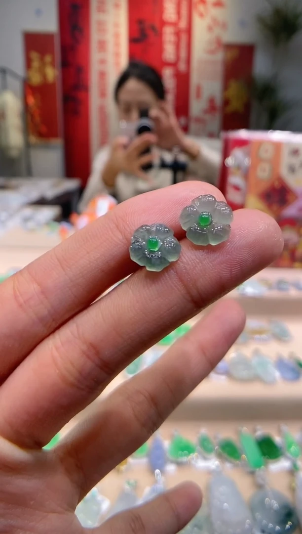 【闪购商品】翡翠吊坠(不含链)银S925镶嵌梅花耳钉  多样性发其一