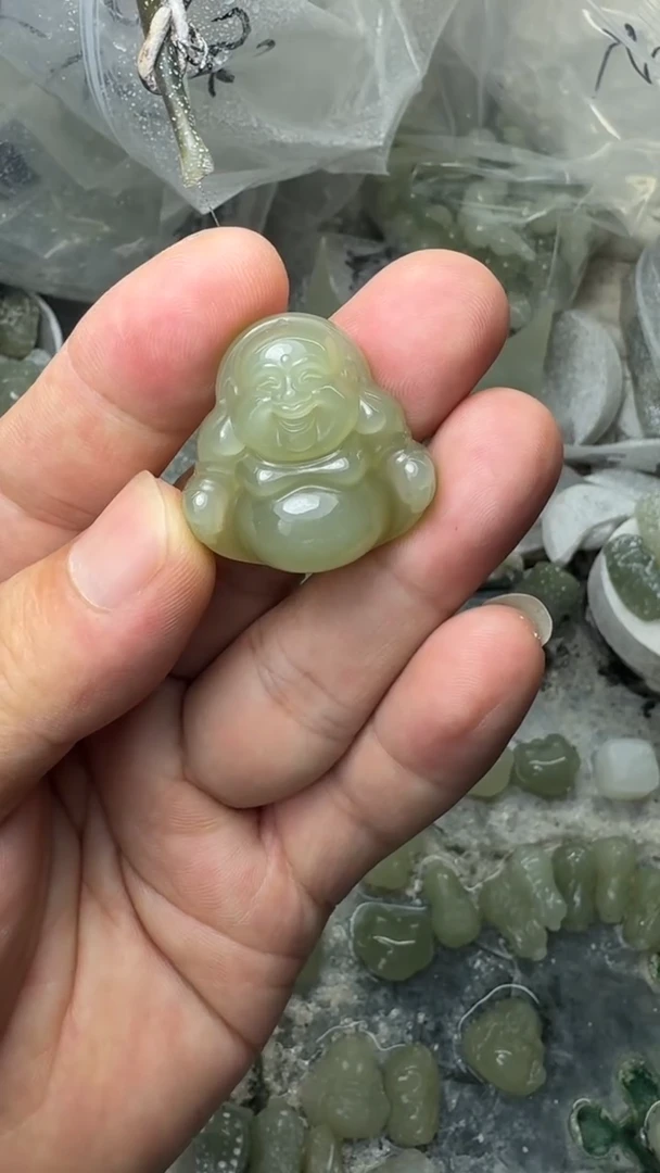 和田玉未镶嵌颈饰.