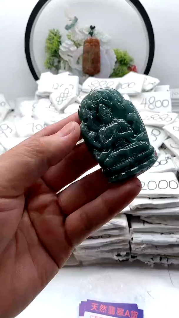 翡翠未镶嵌颈饰千手观音