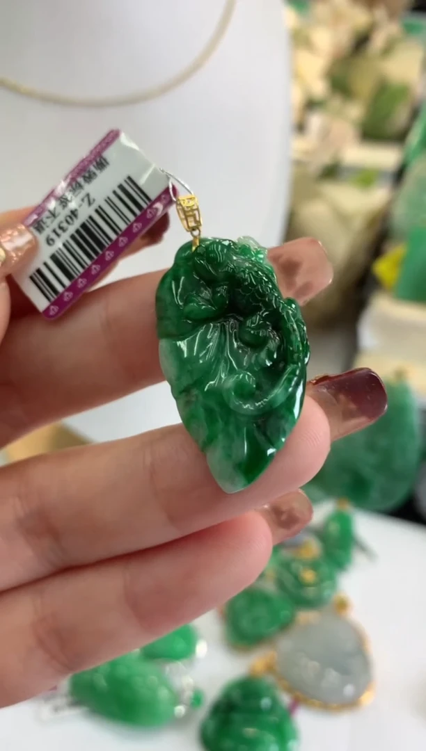 【闪购商品】翡翠吊坠(不含链)18K金镶嵌挂件