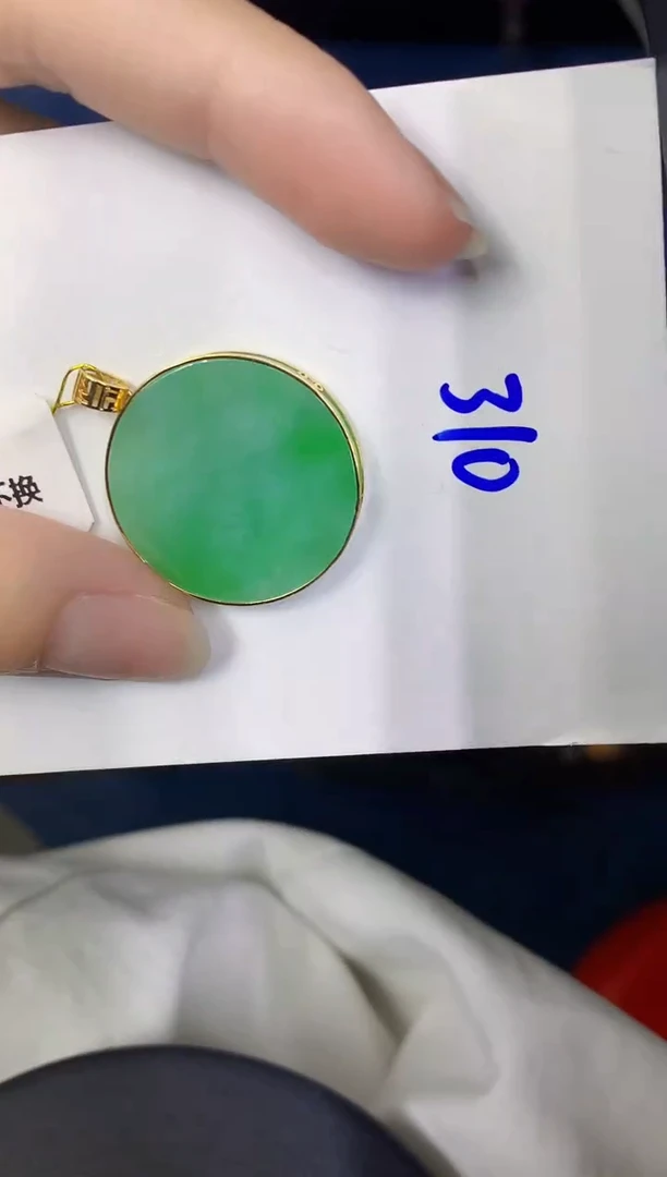 颈饰18K金镶嵌翡翠缅甸天然翡翠A货