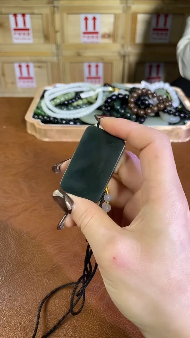 颈饰未镶嵌和田玉和田玉塔青无事牌