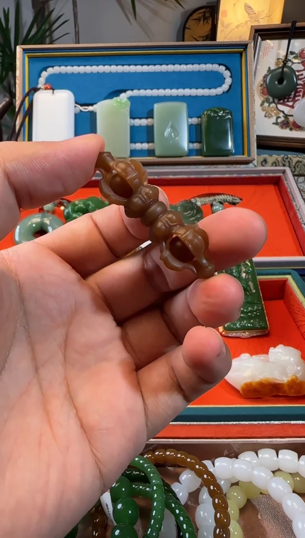 和田玉未镶嵌吊坠(赠链)果*陈降魔杵