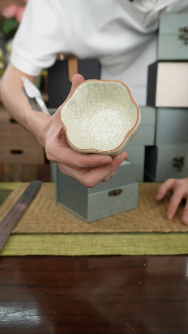 陶瓷一件包邮乳黄色六瓣花主人杯