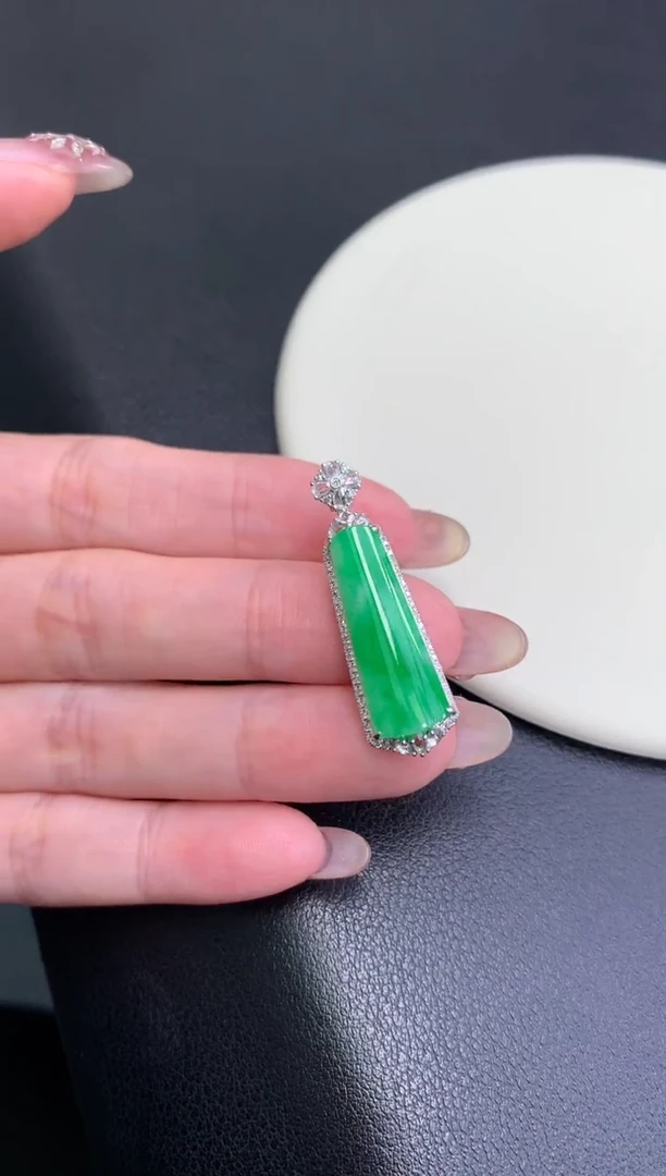 18K金镶嵌定制翡翠48小时鉴赏期 退货不扣服务费