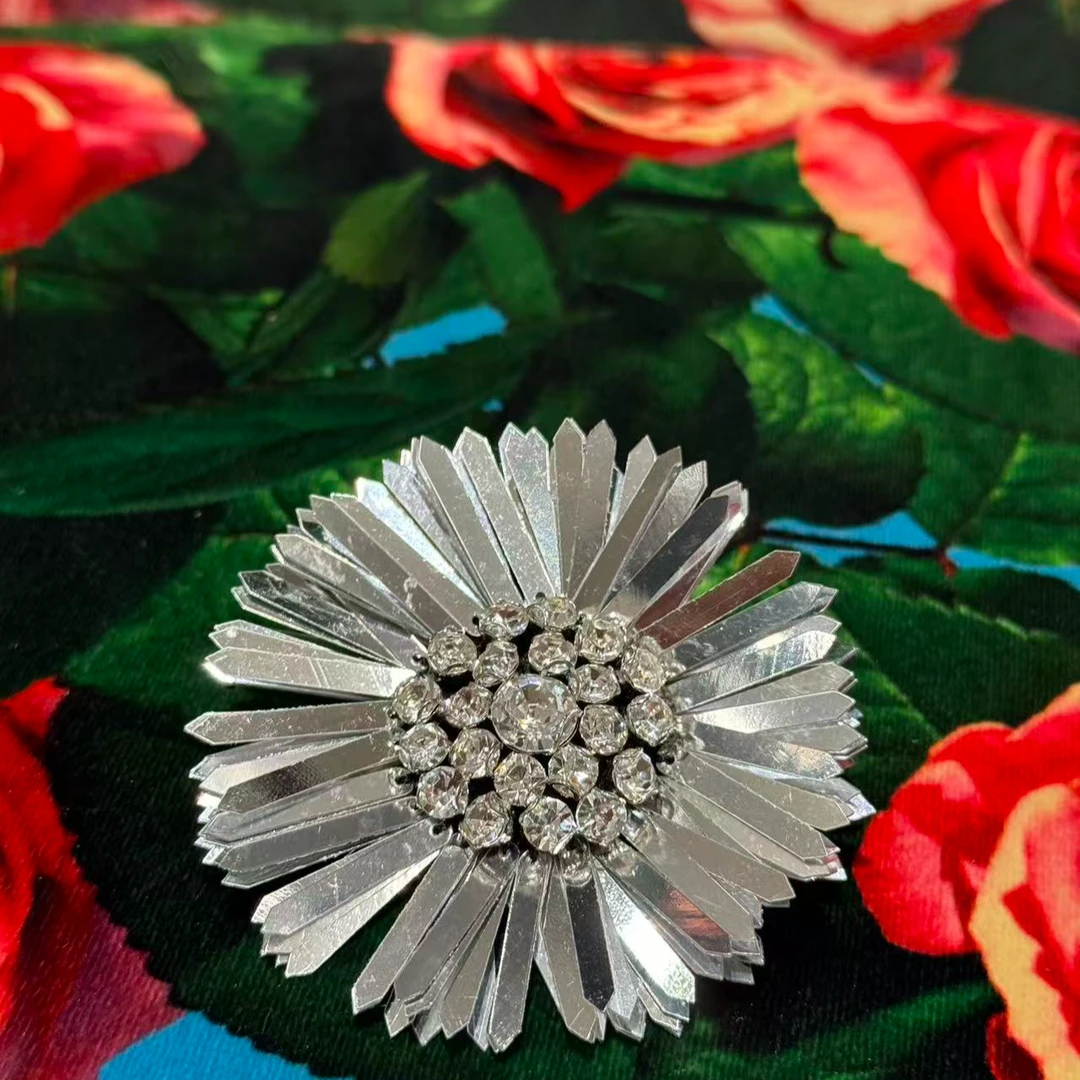 铜玻璃胸针 铜玻璃胸针 花卉胸针