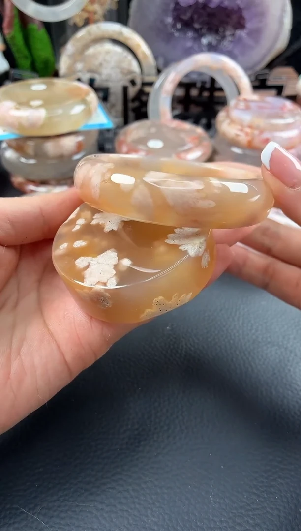未镶嵌手镯（圆镯）石英质玉59