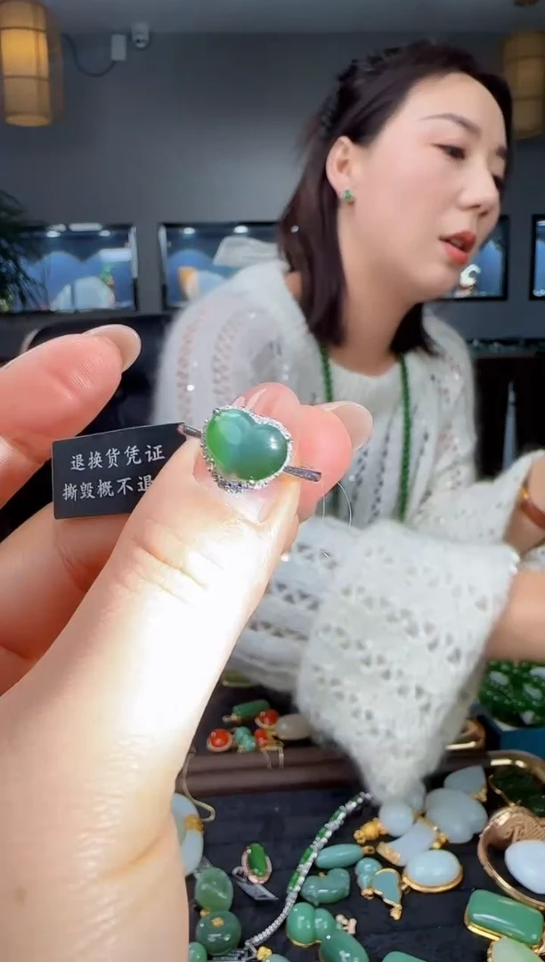 银S925镶嵌戒指和田玉1