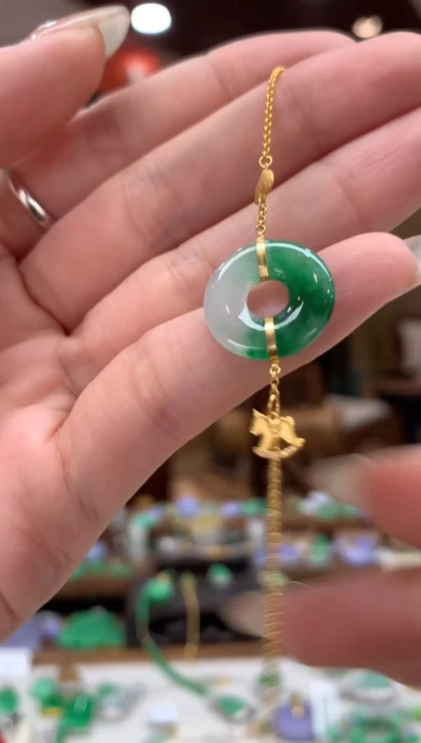 18K金镶嵌手链翡翠手链