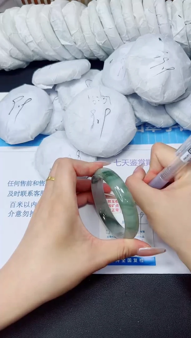 石英质玉手镯未镶嵌162/54.5