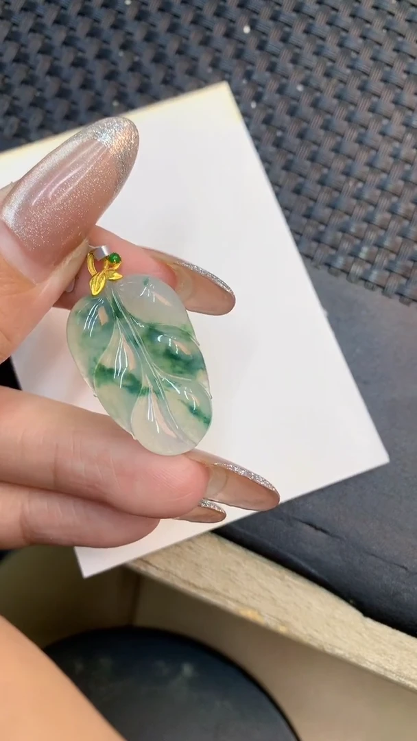 颈饰18K金镶嵌翡翠1