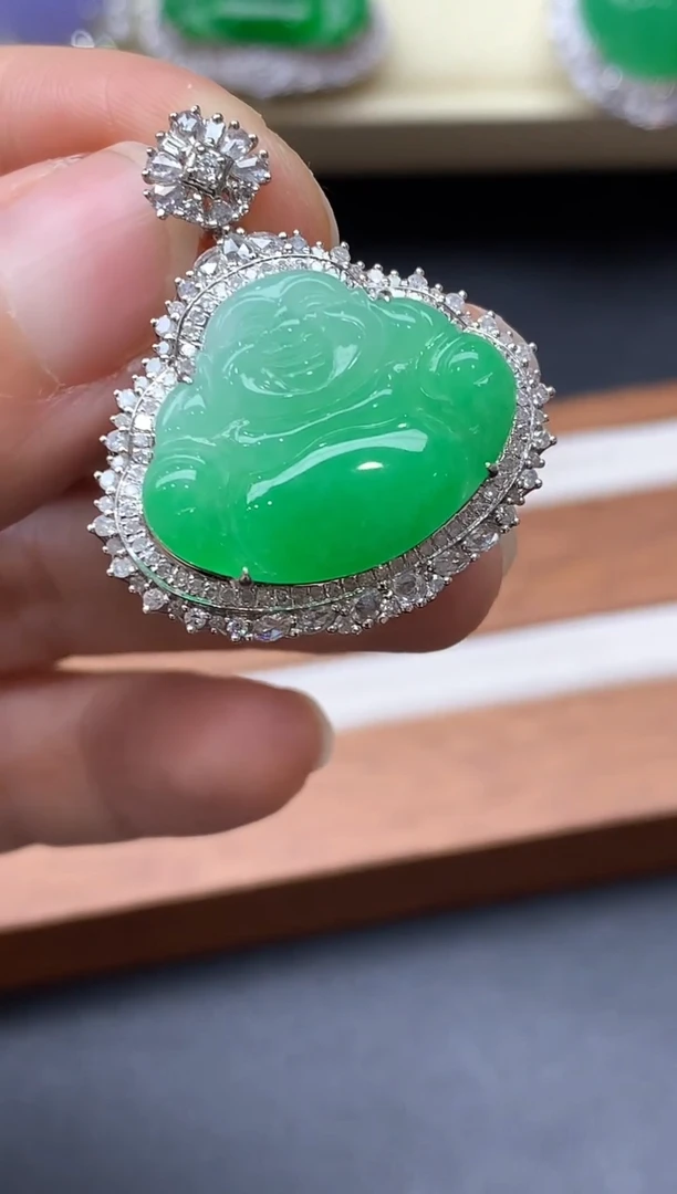 颈饰18K金镶嵌翡翠688-中国好珍宝