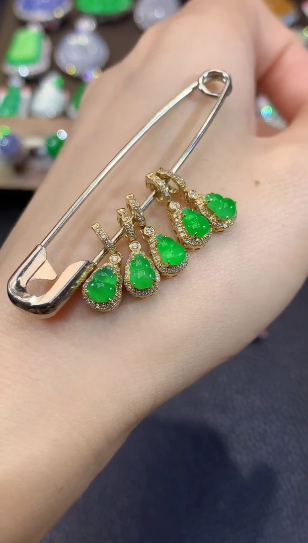 吊坠(不含链)18K金镶嵌翡翠D6 多样性发一件