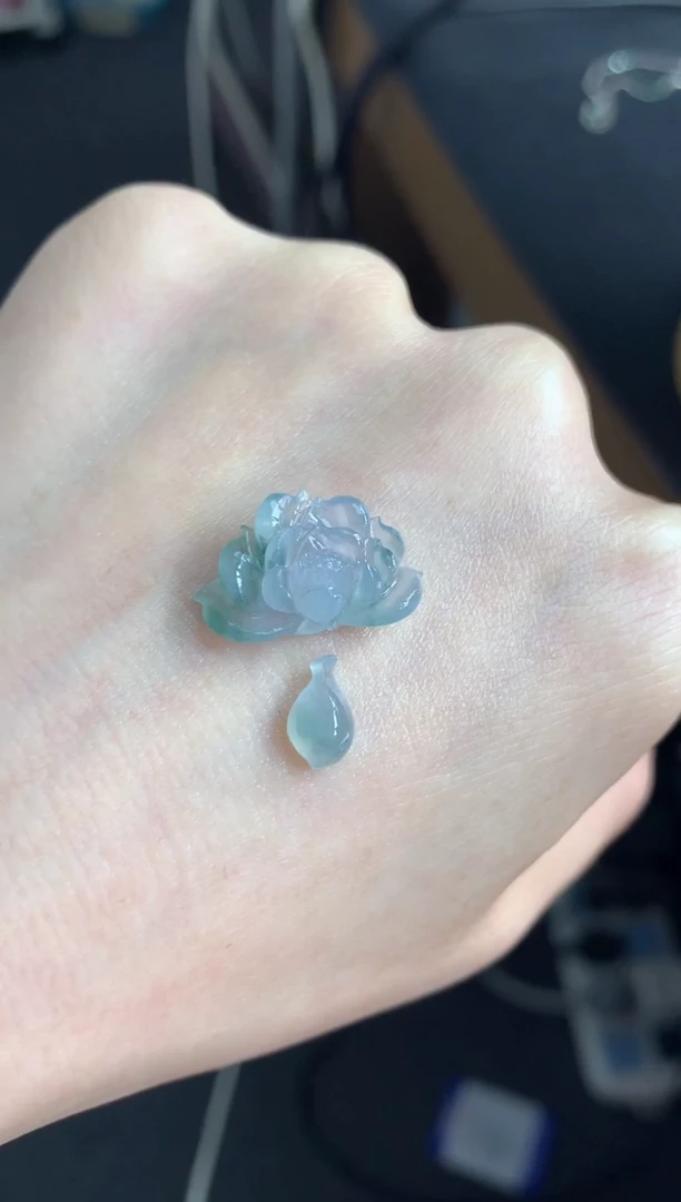 定制翡翠未镶嵌莲花