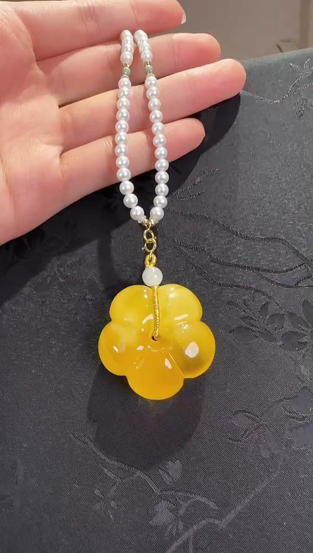 蜜蜡颈饰18K金镶嵌花花吊坠