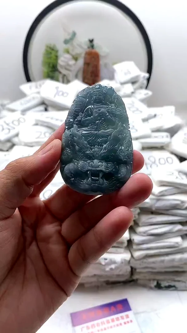 翡翠未镶嵌颈饰大势至