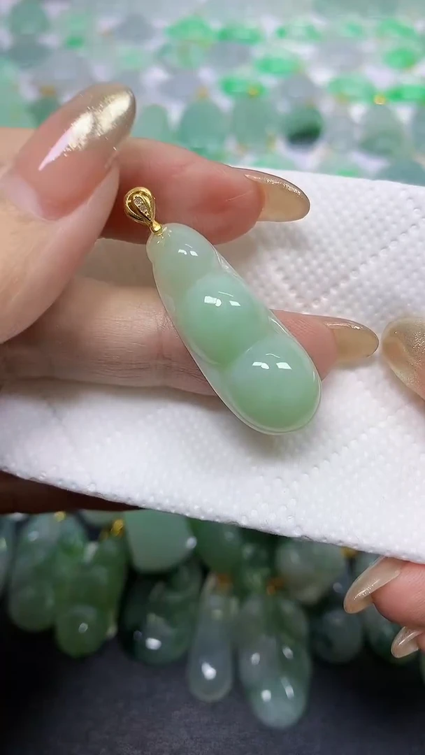 颈饰未镶嵌翡翠A货