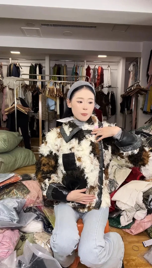 皮毛一体短款     S码      95斤