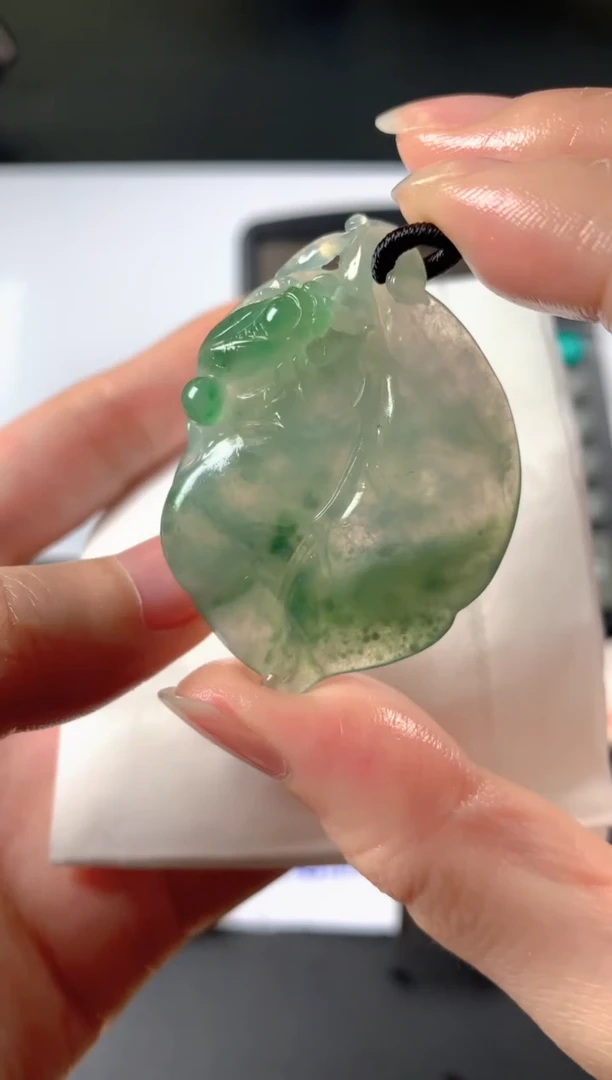 未镶嵌定制翡翠月*毛货抛光