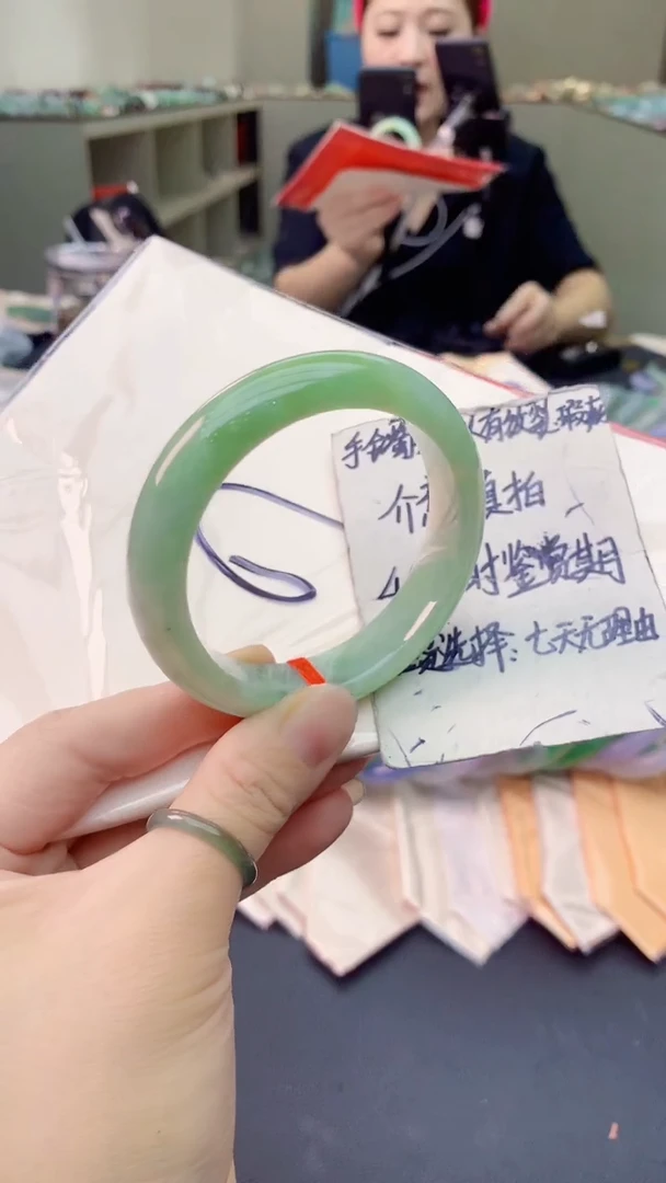 翡翠手镯未镶嵌0700881250