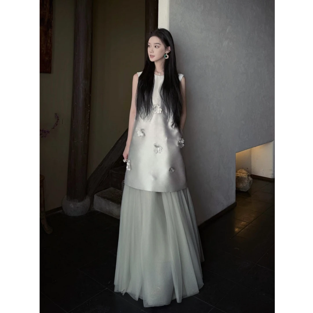 【月光小调】法式气质女神2025夏季新款绝美背心上衣网纱半身裙套装