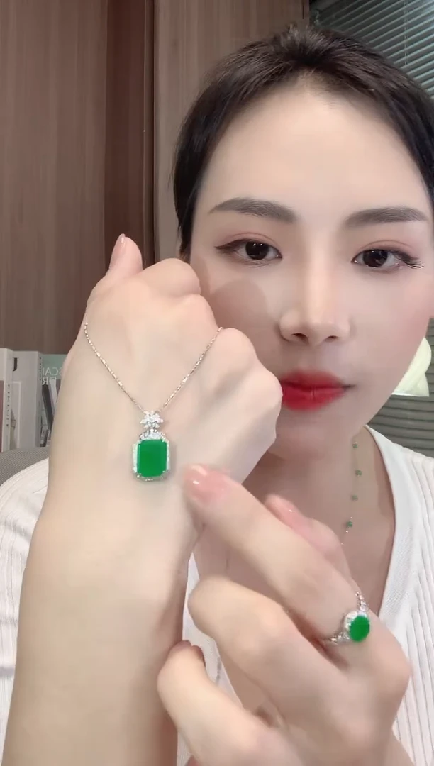 翡翠18K金镶嵌吊坠(不含链)A2