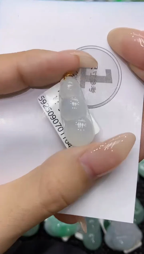 颈饰18K金镶嵌翡翠111111111111