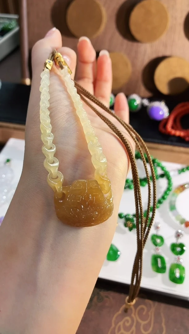 翡翠未镶嵌颈饰吊坠