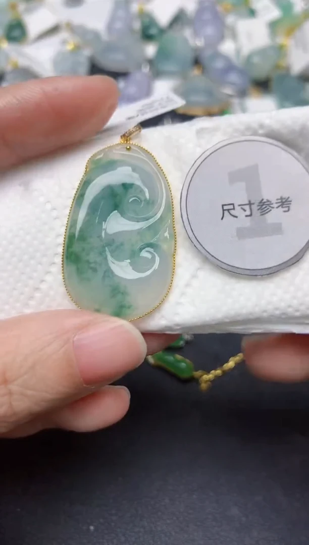 颈饰18K金镶嵌翡翠天然翡翠A货