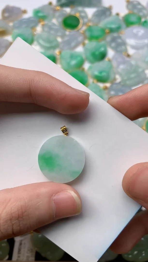 【闪购商品】翡翠颈饰18K金镶嵌8............