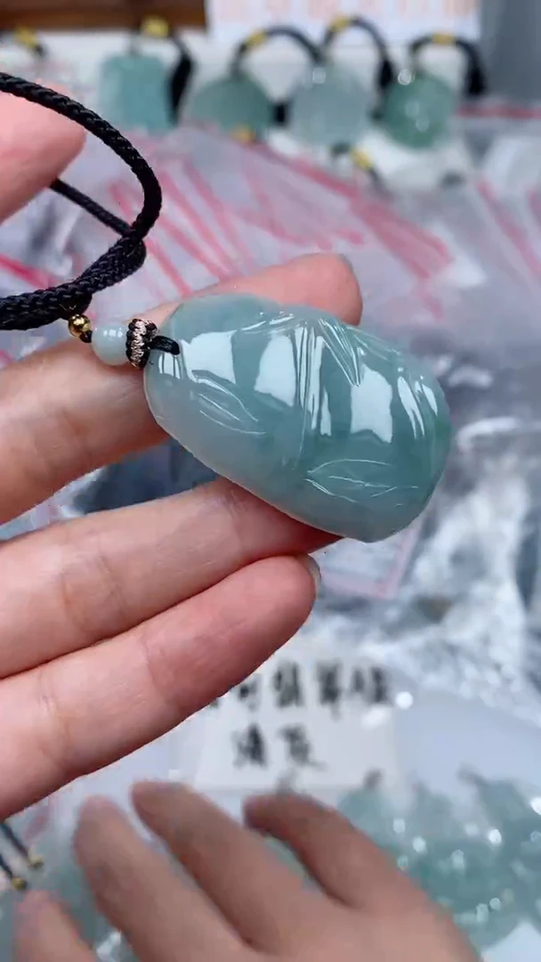 颈饰未镶嵌翡翠吊坠
