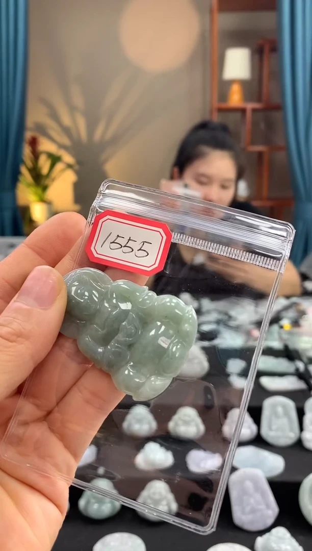 翡翠未镶嵌颈饰观音1555微瑕慎拍