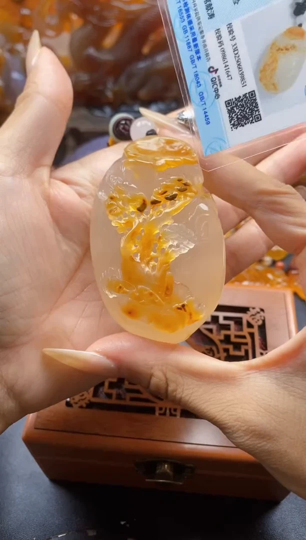 玛瑙/玉髓挂件未镶嵌云**清ll