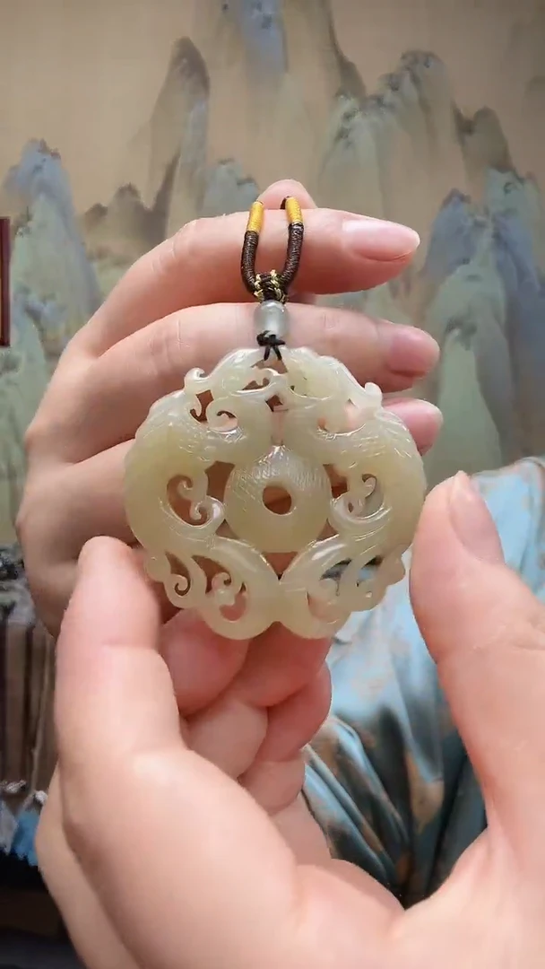 和田玉未镶嵌颈饰.