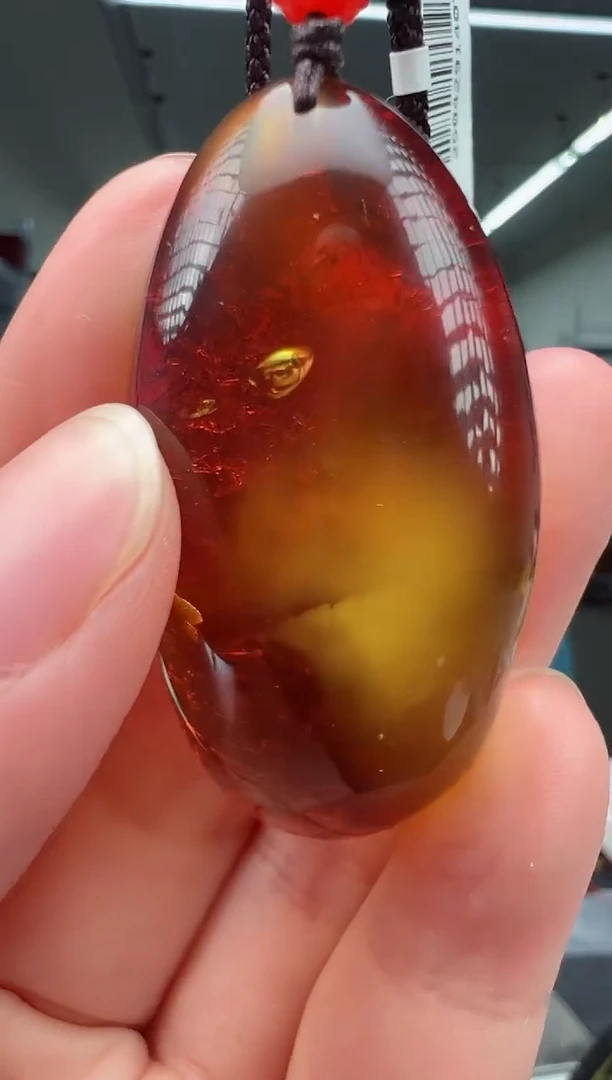 未镶嵌颈饰蜜蜡吊坠