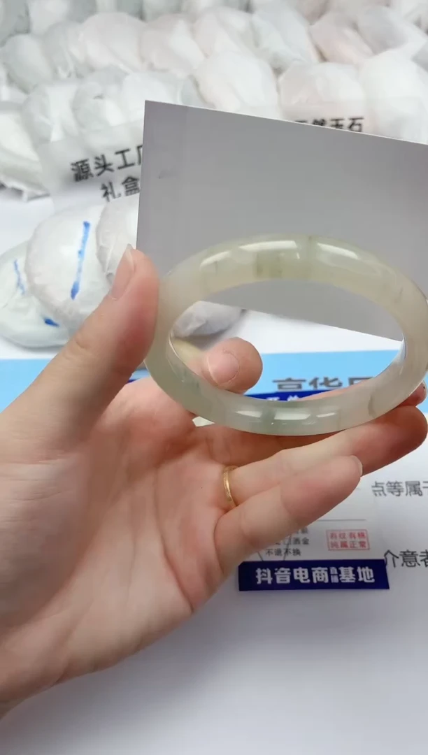 石英质玉手镯未镶嵌75/60.4t多样性发货