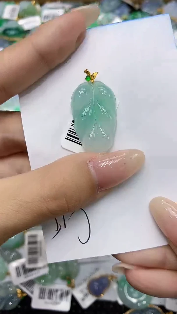 翡翠18K金镶嵌颈饰111111111111