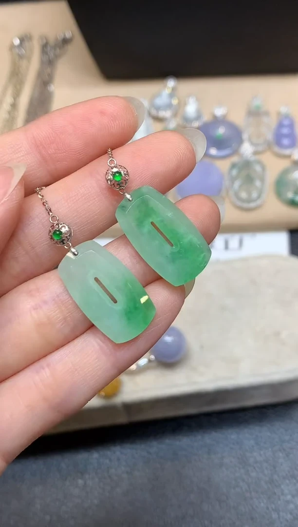 18K金镶嵌翡翠耳饰福贝【无服务费