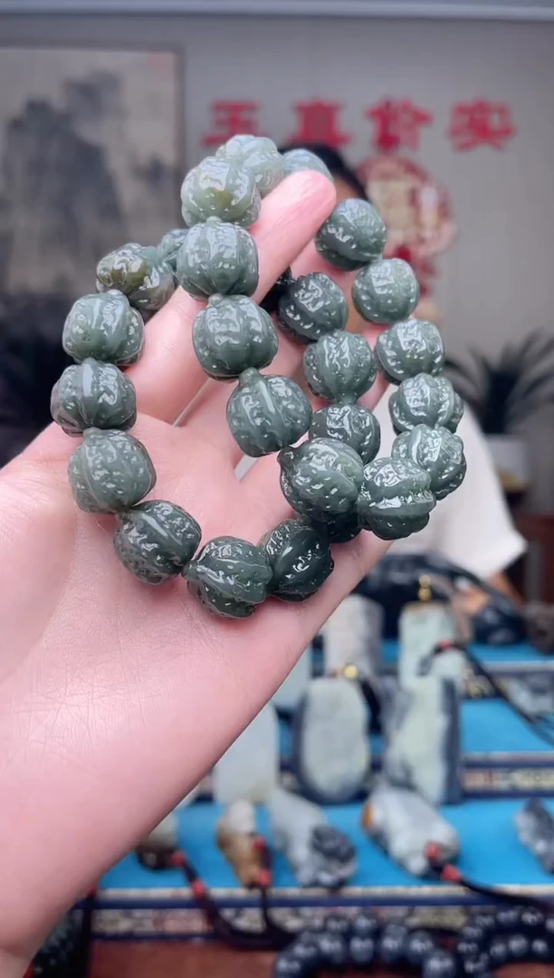 和田玉未镶嵌挂件多样性发 拍一发一