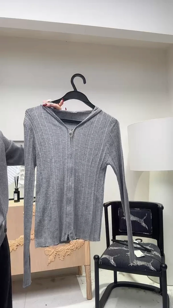 灰色半拉链经典上衣