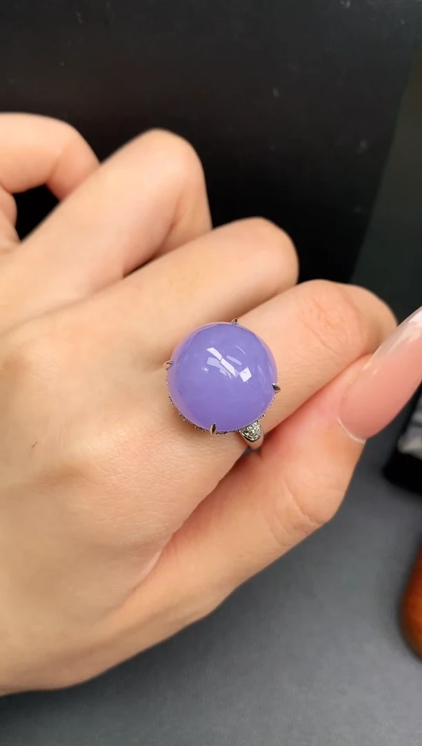 颈饰18K金镶嵌翡翠戒指