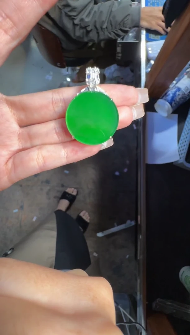 未镶嵌定制翡翠翡翠A货有轻微色差属于正常现象，多样性发货1