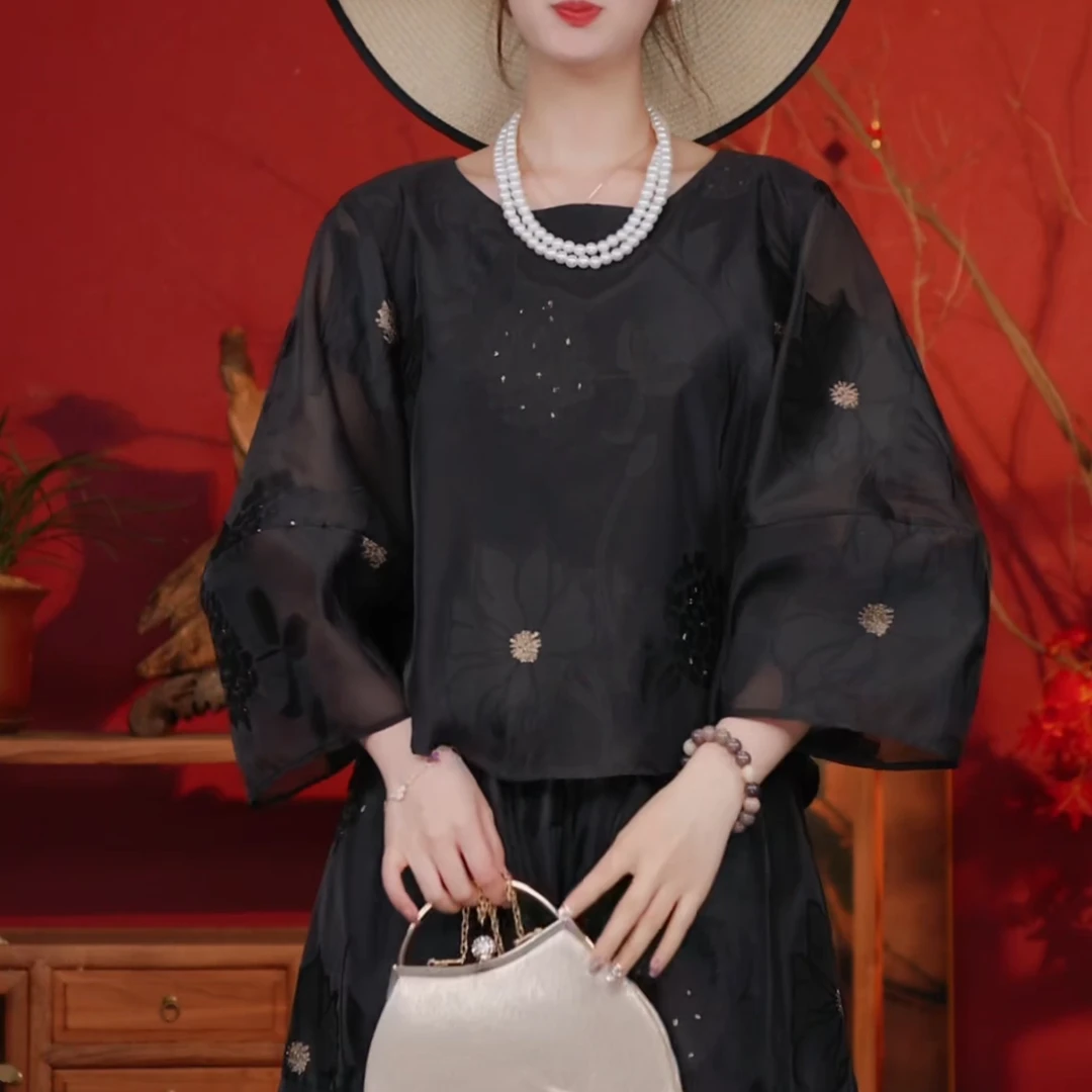 【焕夏墨晨】S2088黑色绣球刺绣提花茧型袖短款上衣