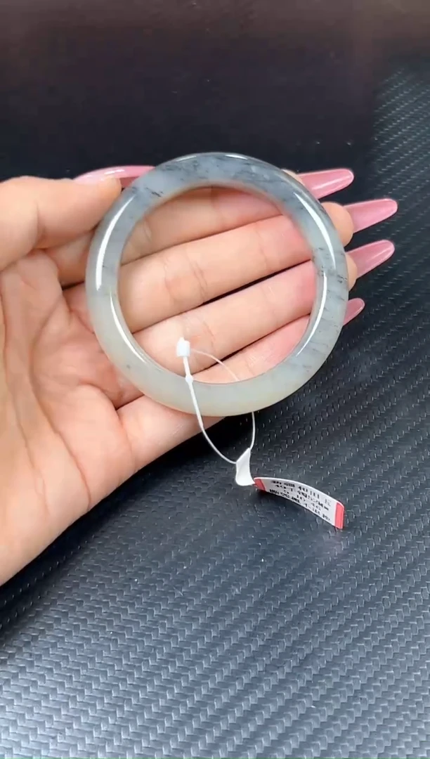 和田玉手镯未镶嵌黑山微色差52Mm