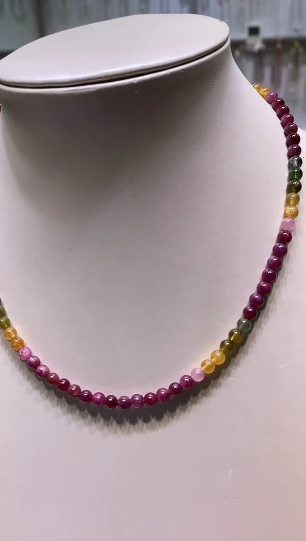 颈饰未镶嵌碧玺多样性发其一