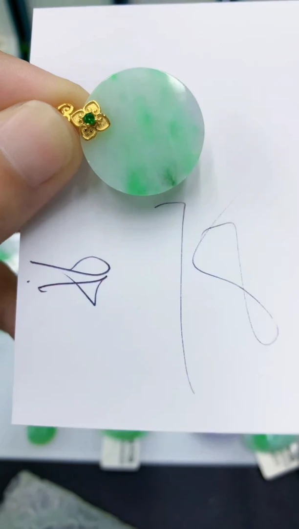翡翠未镶嵌颈饰翡翠