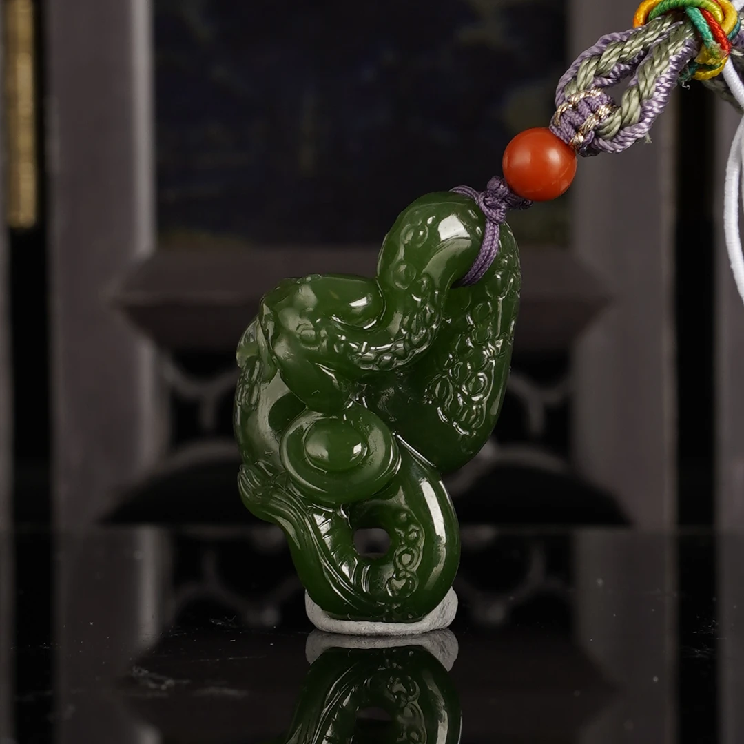 XW11588二十世纪和田玉蛇挂坠