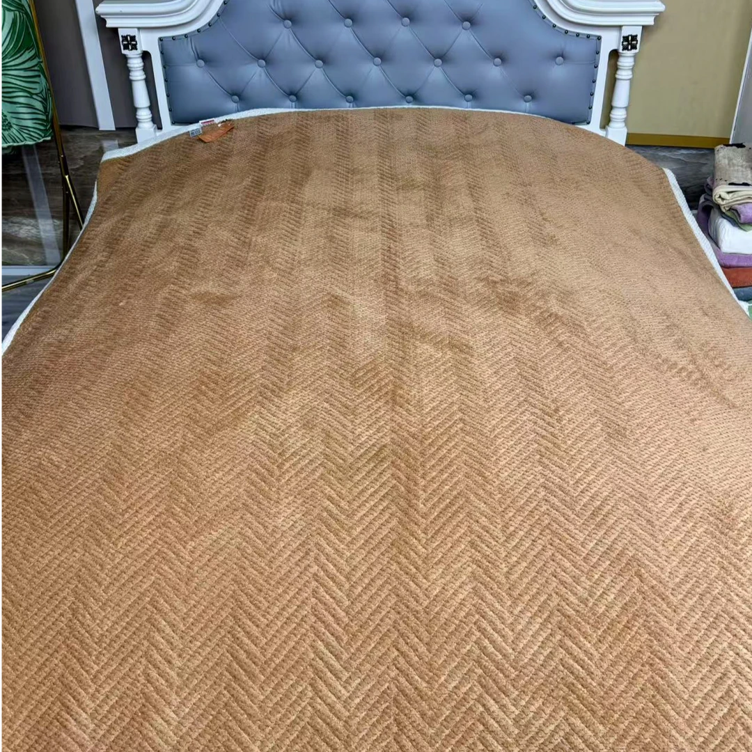 2331贝贝绒双人床盖