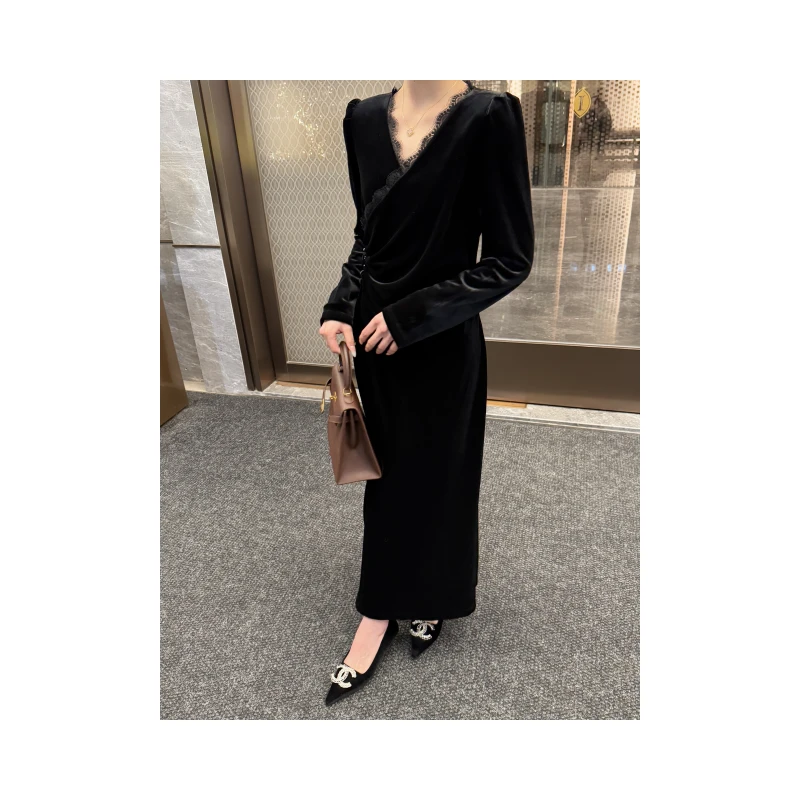 春季新款高端时尚洋气收腰显瘦赫本风丝绒V领蕾丝边连衣裙9809